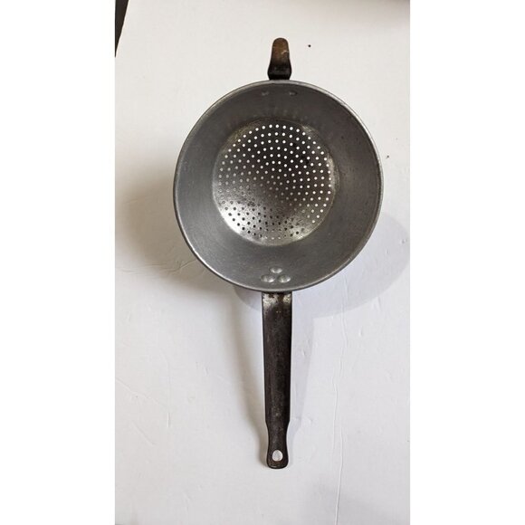 Vintage Aluminum Strainer Pan Small colander Farmhouse cottage deocr 1940s 1950s - Picture 6 of 8